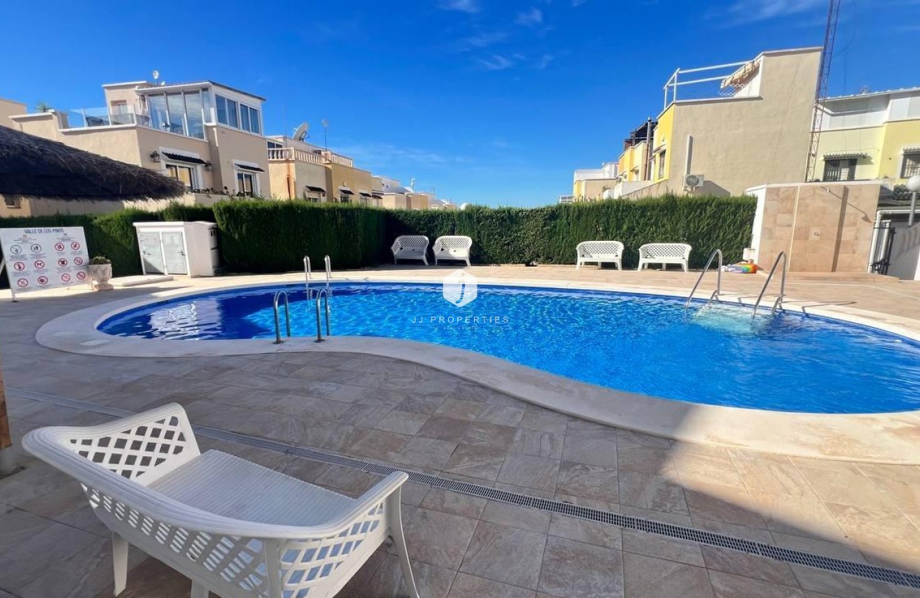 Z drugiej ręki - Szalet -
Orihuela Costa - Los Almendros-la Florida