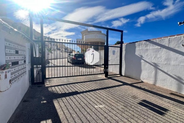 Z drugiej ręki - Szalet -
Orihuela Costa - Los Almendros-la Florida