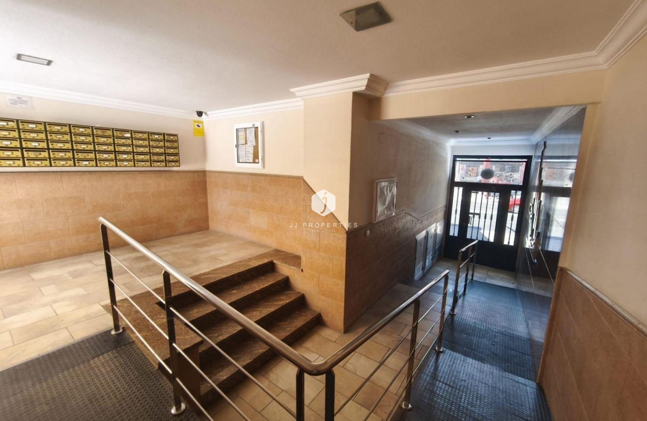 Z drugiej ręki - Mieszkanie w bloku -
Torrevieja - Puerto Deportivo