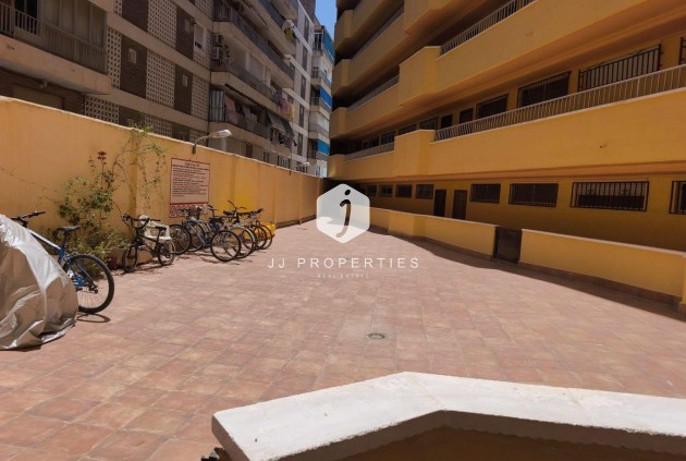 Z drugiej ręki - Mieszkanie w bloku -
Torrevieja - Puerto Deportivo