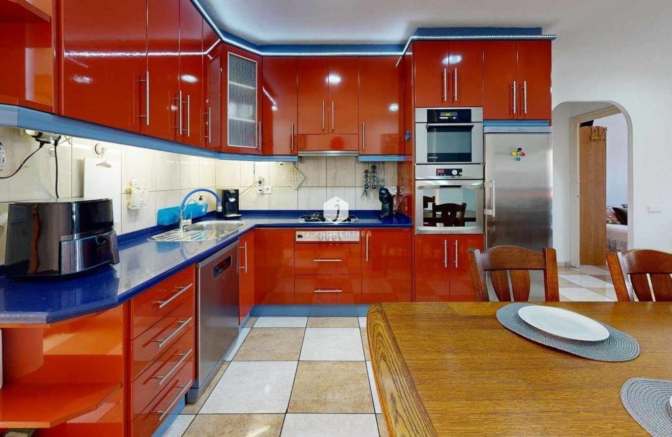 Z drugiej ręki - Mieszkanie w bloku -
Torrevieja - Puerto Deportivo