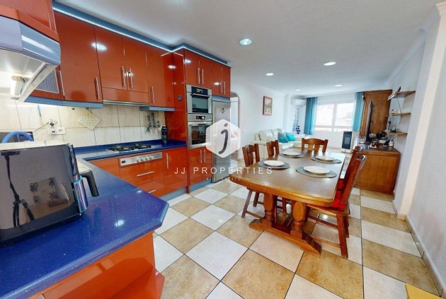 Z drugiej ręki - Mieszkanie w bloku -
Torrevieja - Puerto Deportivo