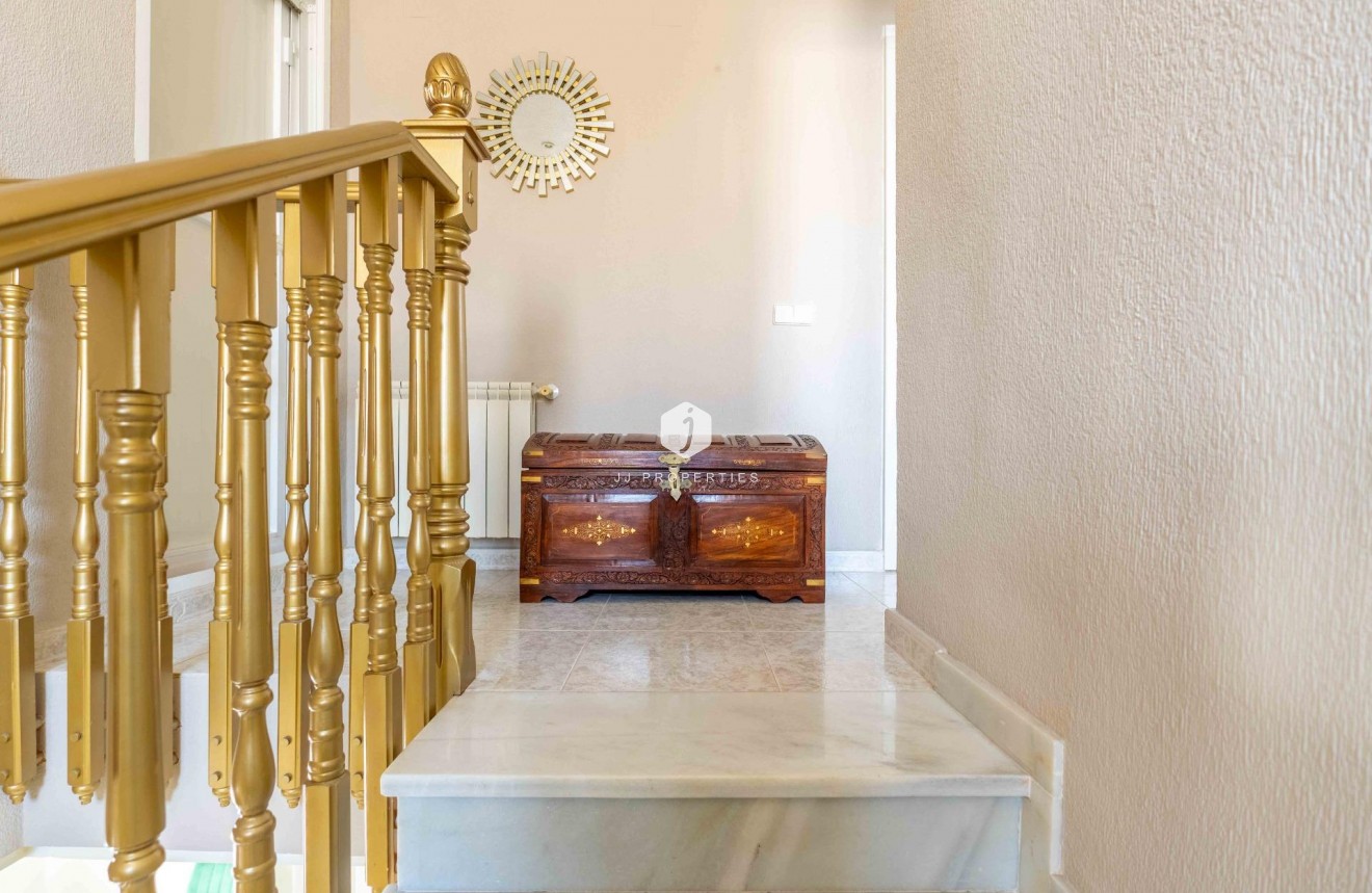 Resale - Villa -
Orihuela Costa - Punta Prima