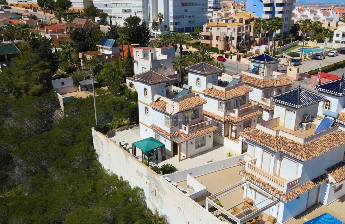 Resale - Villa -
Torrevieja - La Mata