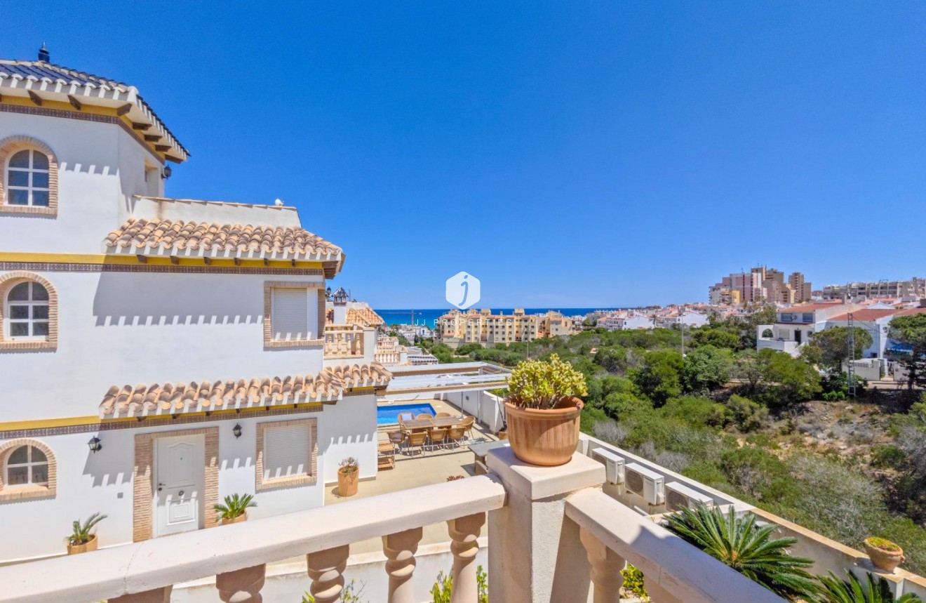 Resale - Villa -
Torrevieja - La Mata