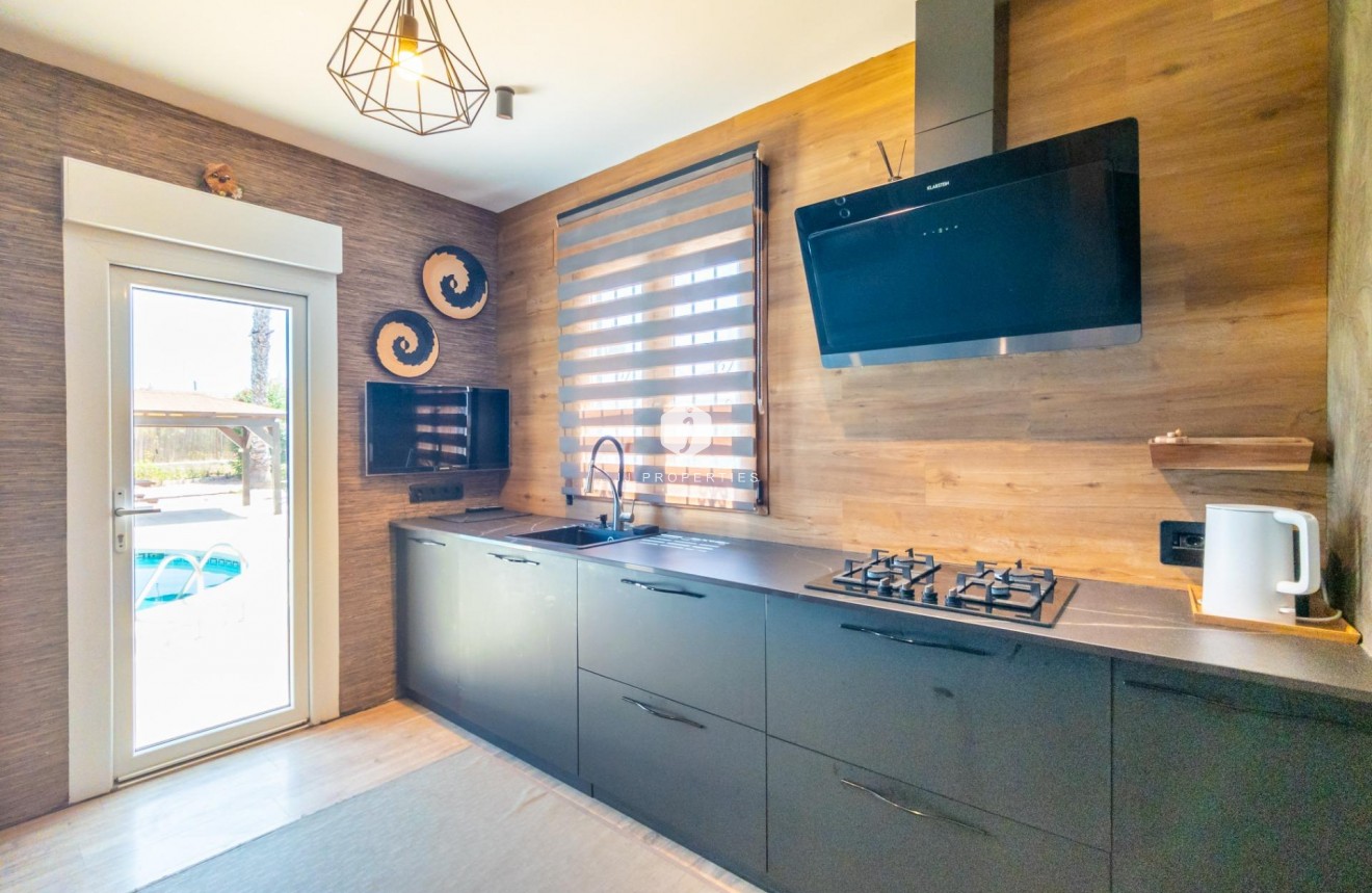 Z drugiej ręki - Villa -
Torrevieja - El chaparral