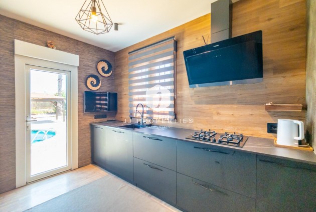 Z drugiej ręki - Villa -
Torrevieja - El chaparral