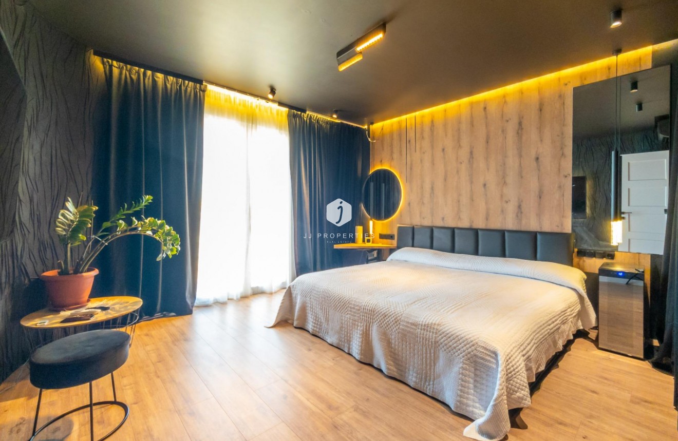 Z drugiej ręki - Villa -
Torrevieja - El chaparral