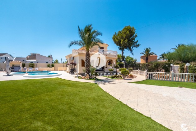 Z drugiej ręki - Villa -
Torrevieja - El chaparral