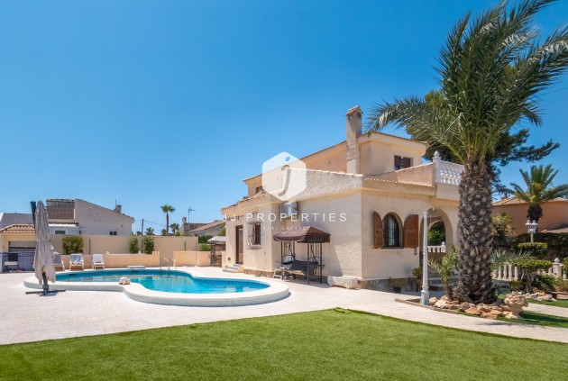 Z drugiej ręki - Villa -
Torrevieja - El chaparral