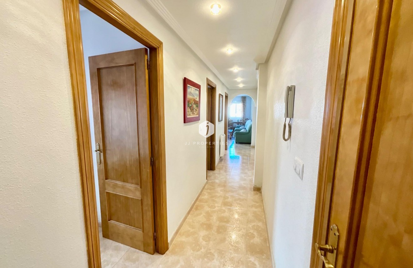 Z drugiej ręki - Mieszkanie w bloku -
Torrevieja - PARQUE DE LAS NACIONES