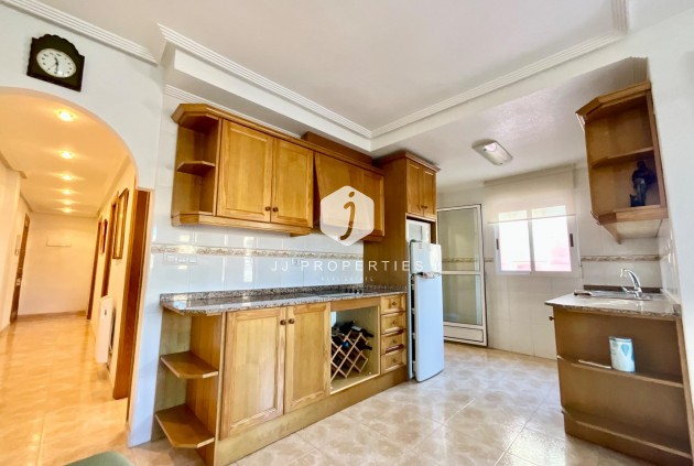 Z drugiej ręki - Mieszkanie w bloku -
Torrevieja - PARQUE DE LAS NACIONES