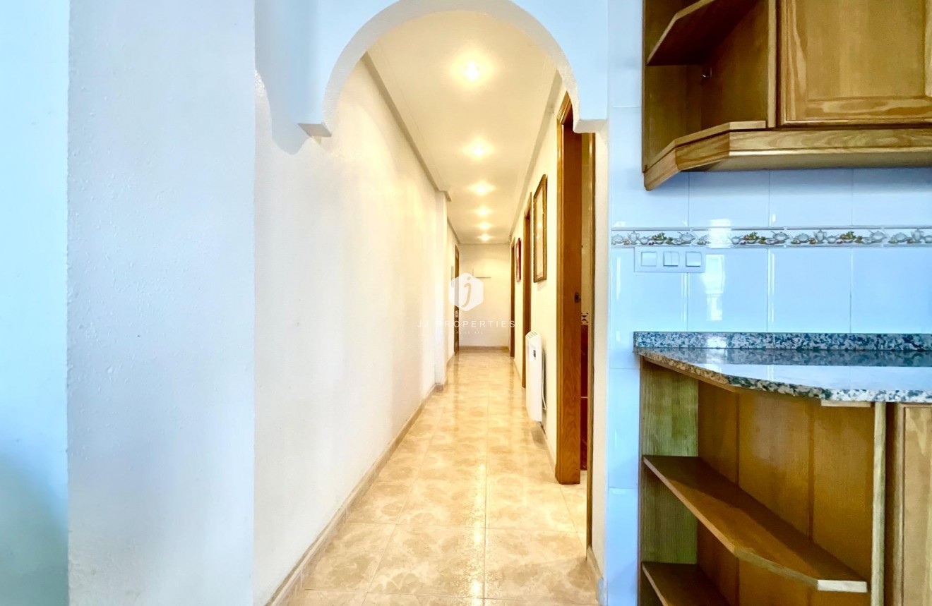 Z drugiej ręki - Mieszkanie w bloku -
Torrevieja - PARQUE DE LAS NACIONES