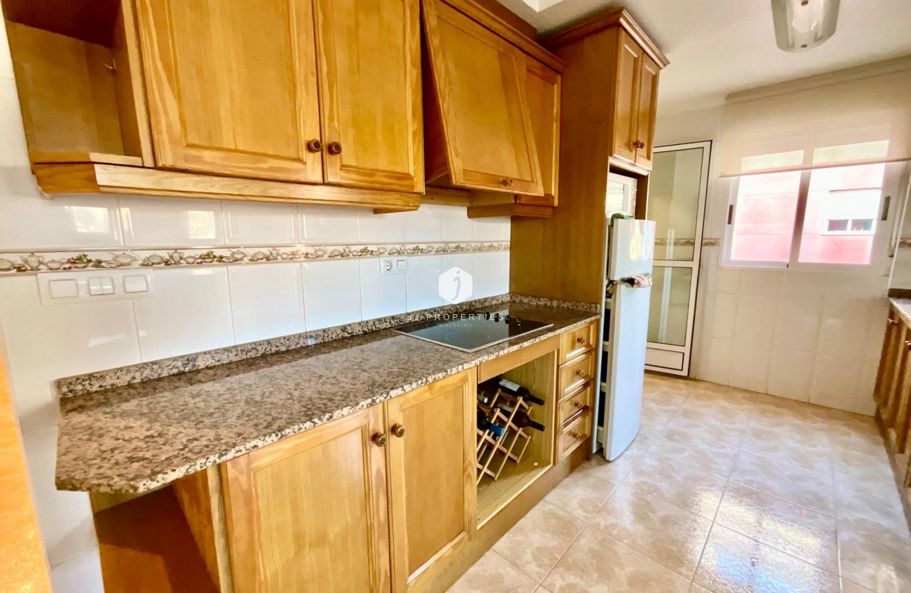 Z drugiej ręki - Mieszkanie w bloku -
Torrevieja - PARQUE DE LAS NACIONES