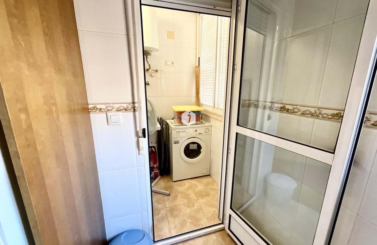 Z drugiej ręki - Mieszkanie w bloku -
Torrevieja - PARQUE DE LAS NACIONES