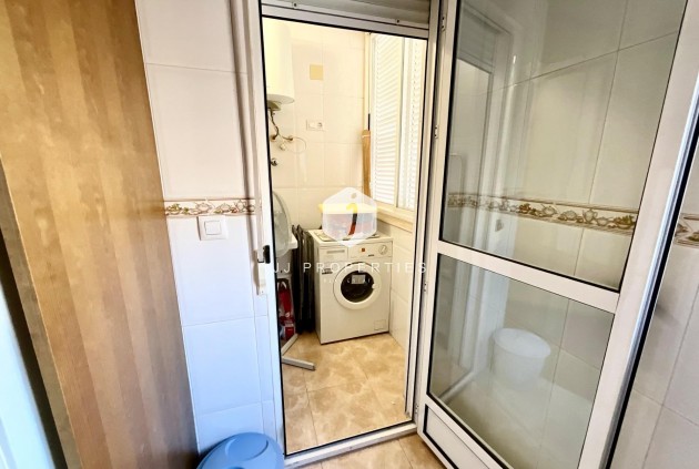 Z drugiej ręki - Mieszkanie w bloku -
Torrevieja - PARQUE DE LAS NACIONES