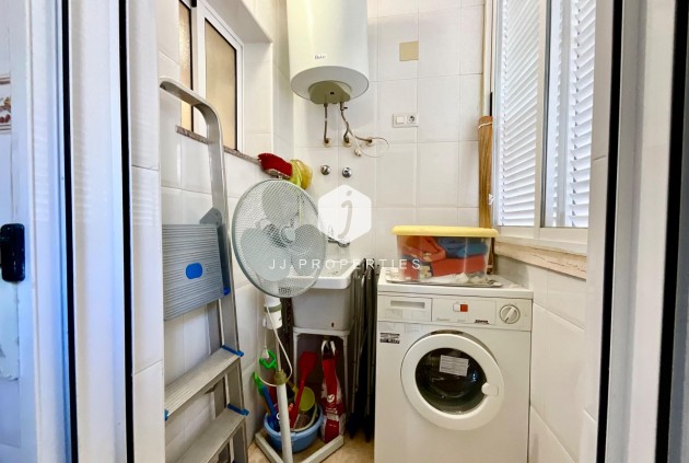 Z drugiej ręki - Mieszkanie w bloku -
Torrevieja - PARQUE DE LAS NACIONES