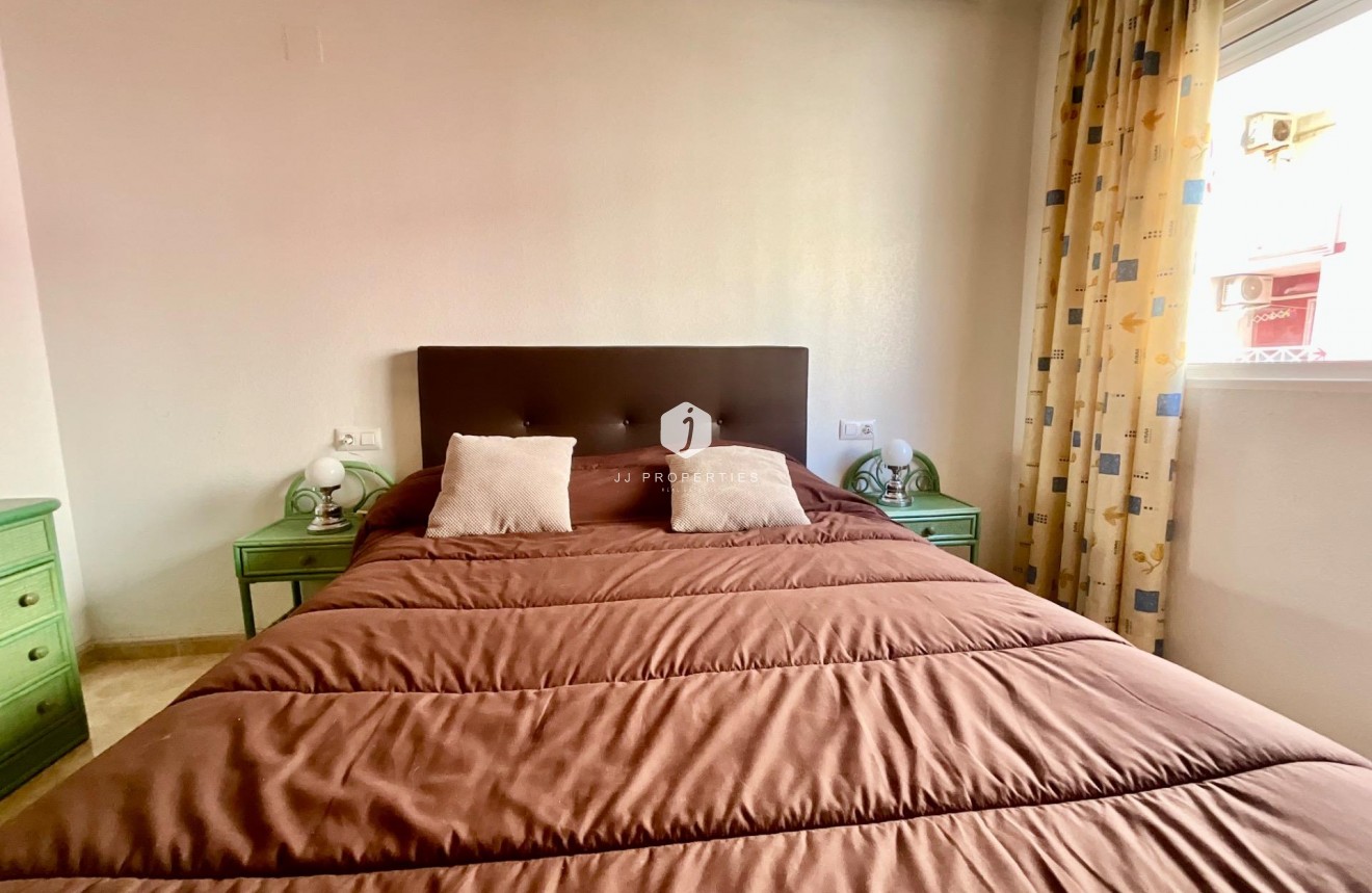 Z drugiej ręki - Mieszkanie w bloku -
Torrevieja - PARQUE DE LAS NACIONES