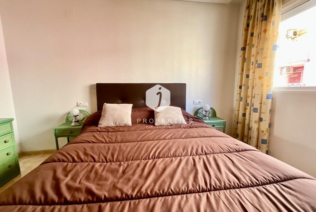 Z drugiej ręki - Mieszkanie w bloku -
Torrevieja - PARQUE DE LAS NACIONES