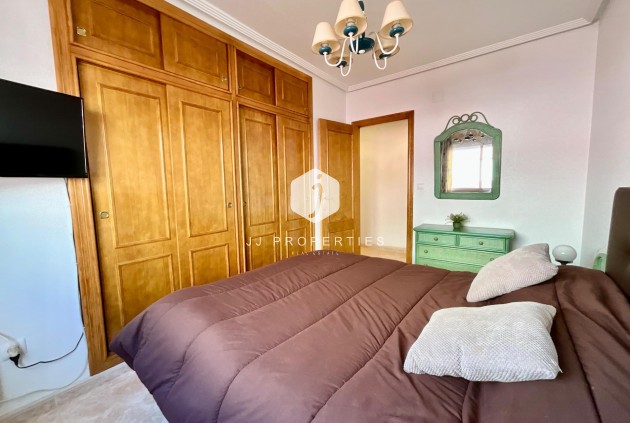 Z drugiej ręki - Mieszkanie w bloku -
Torrevieja - PARQUE DE LAS NACIONES