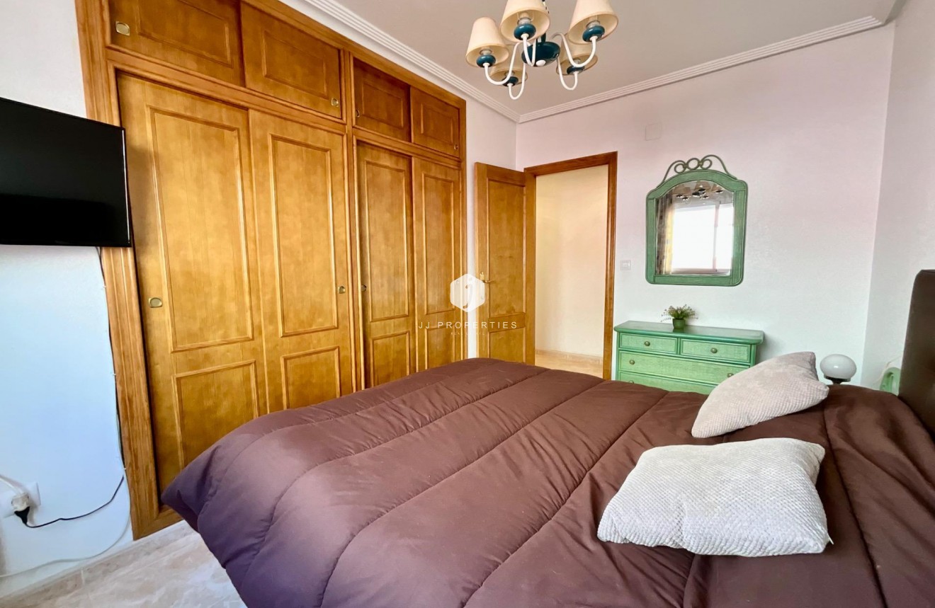 Z drugiej ręki - Mieszkanie w bloku -
Torrevieja - PARQUE DE LAS NACIONES