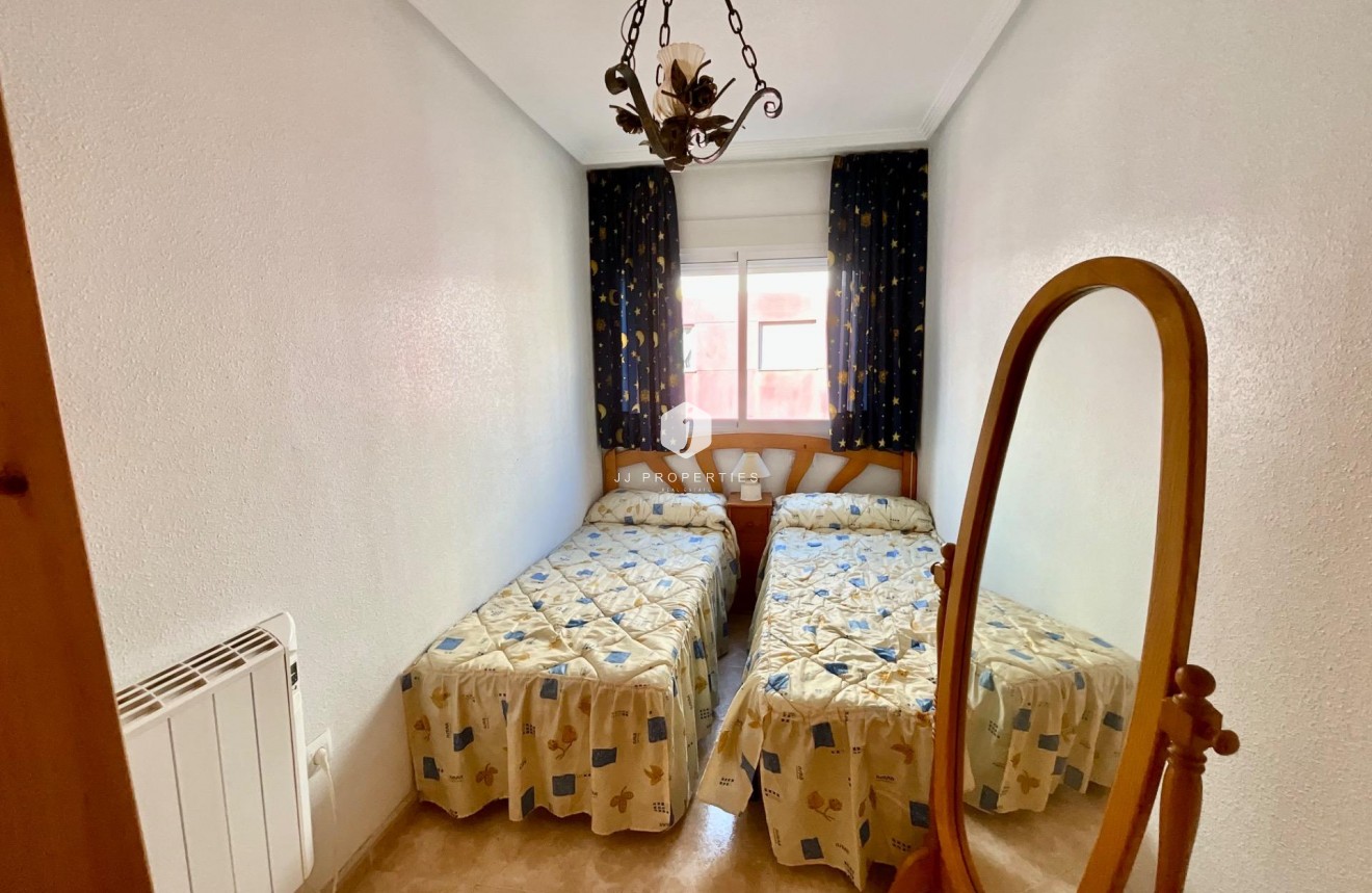 Z drugiej ręki - Mieszkanie w bloku -
Torrevieja - PARQUE DE LAS NACIONES