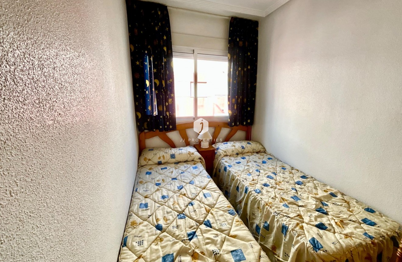 Z drugiej ręki - Mieszkanie w bloku -
Torrevieja - PARQUE DE LAS NACIONES