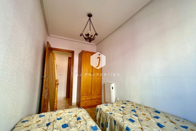 Z drugiej ręki - Mieszkanie w bloku -
Torrevieja - PARQUE DE LAS NACIONES