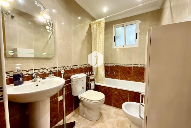 Z drugiej ręki - Mieszkanie w bloku -
Torrevieja - PARQUE DE LAS NACIONES