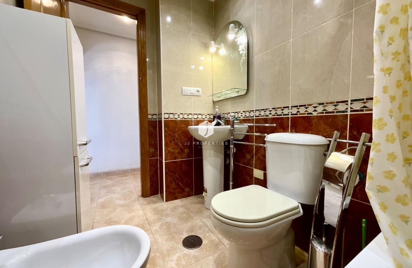 Z drugiej ręki - Mieszkanie w bloku -
Torrevieja - PARQUE DE LAS NACIONES