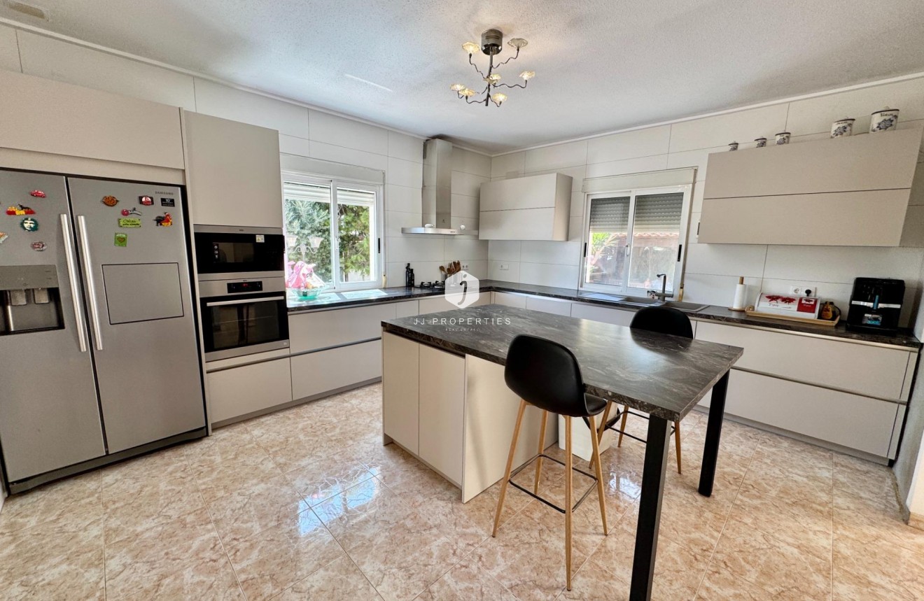 D'occasion - Villa -
Dolores - Cmno. Escorredor