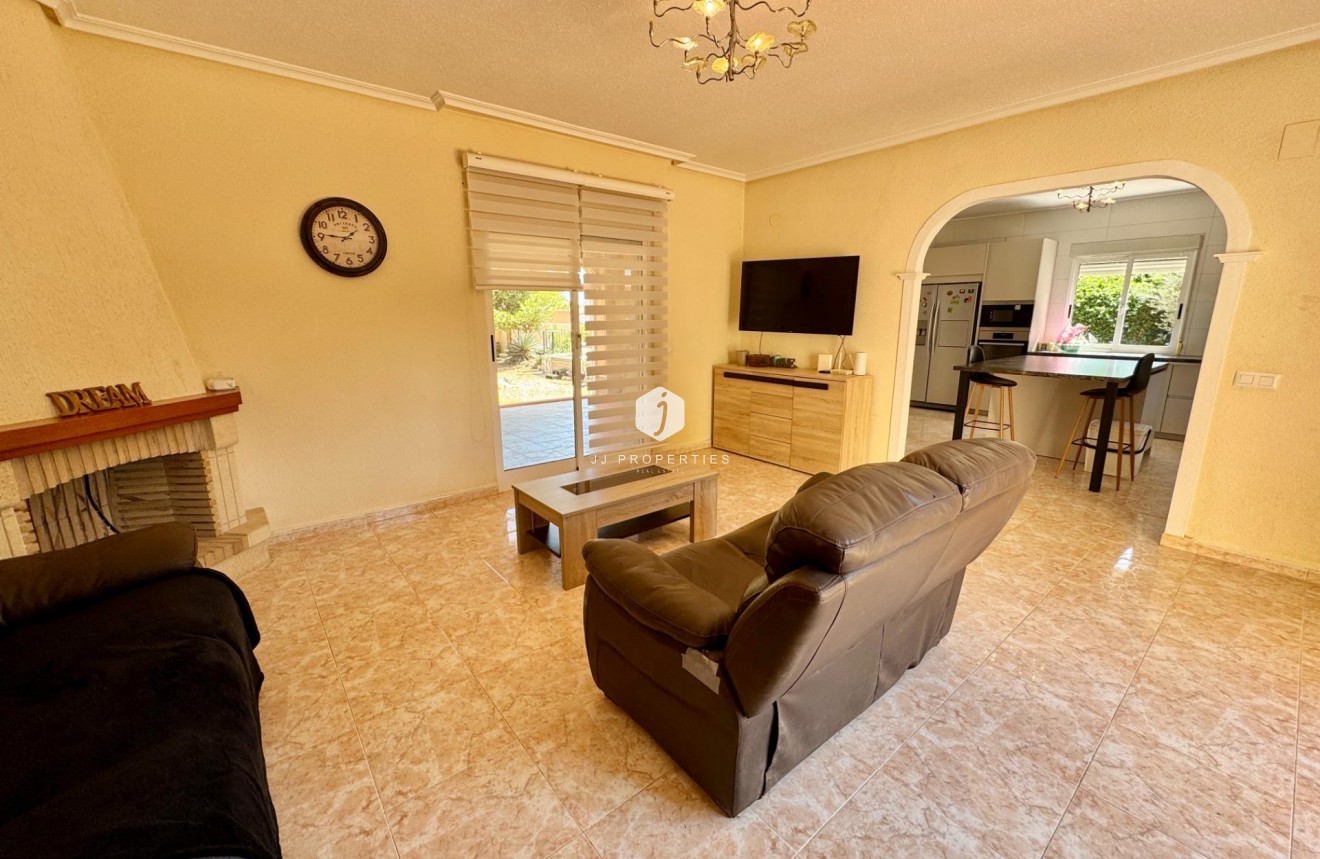 D'occasion - Villa -
Dolores - Cmno. Escorredor