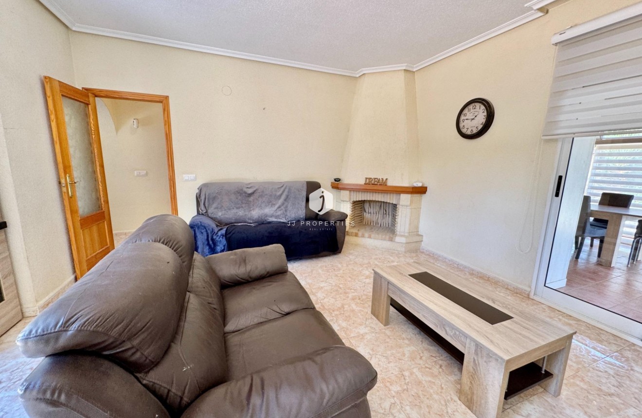 D'occasion - Villa -
Dolores - Cmno. Escorredor