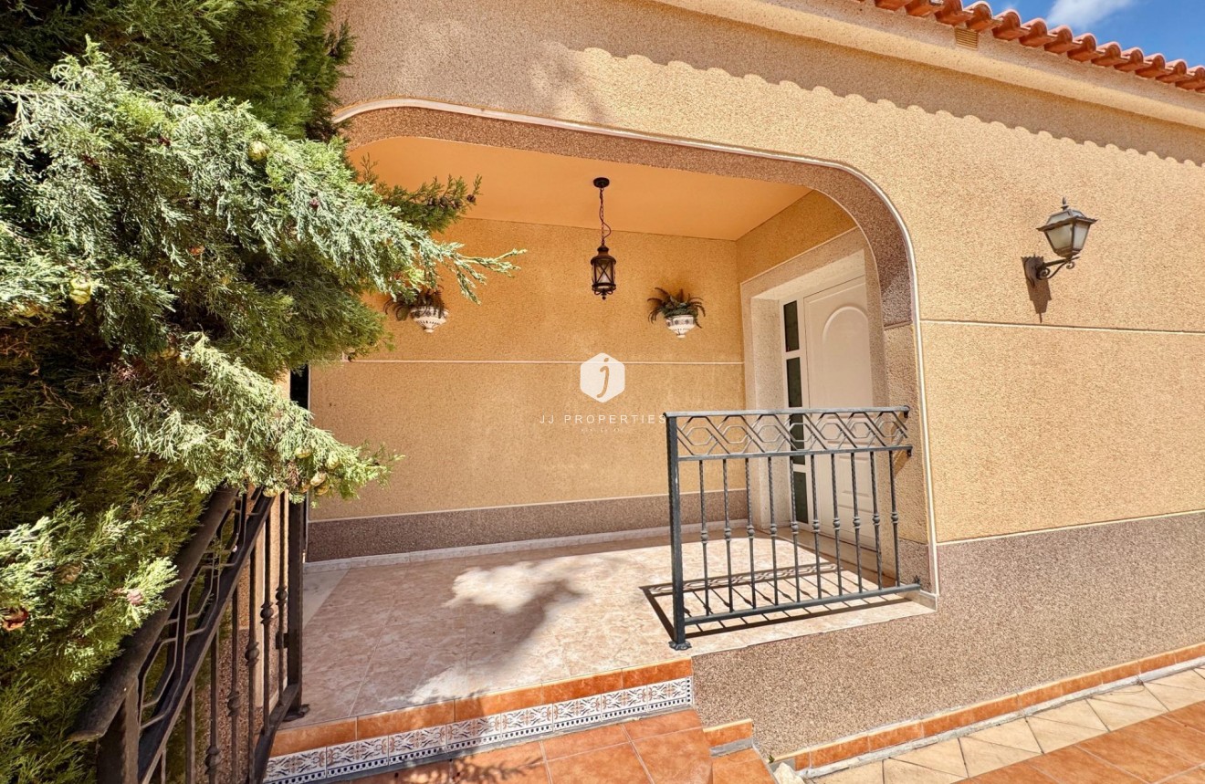 D'occasion - Villa -
Dolores - Cmno. Escorredor