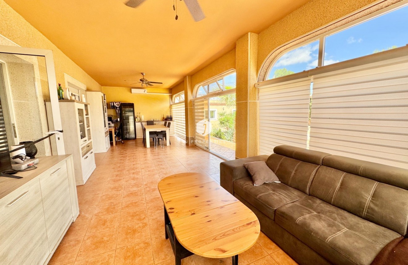 D'occasion - Villa -
Dolores - Cmno. Escorredor