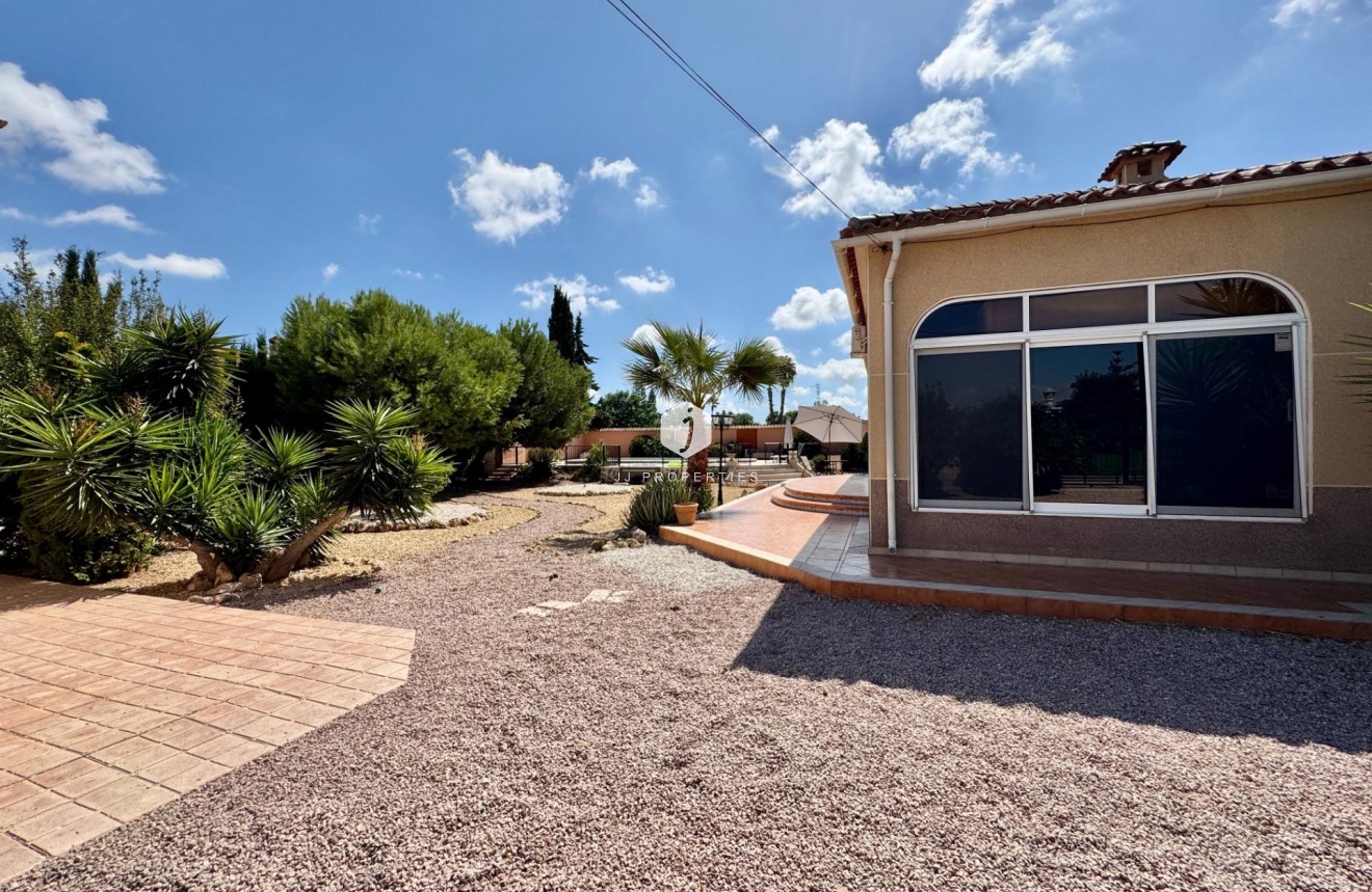 D'occasion - Villa -
Dolores - Cmno. Escorredor