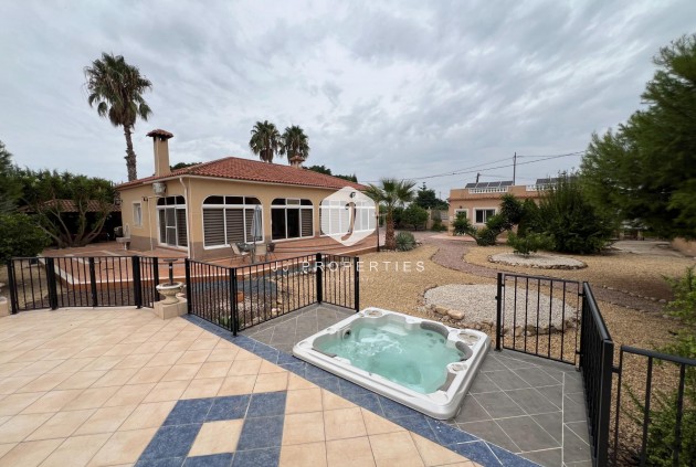 D'occasion - Villa -
Dolores - Cmno. Escorredor