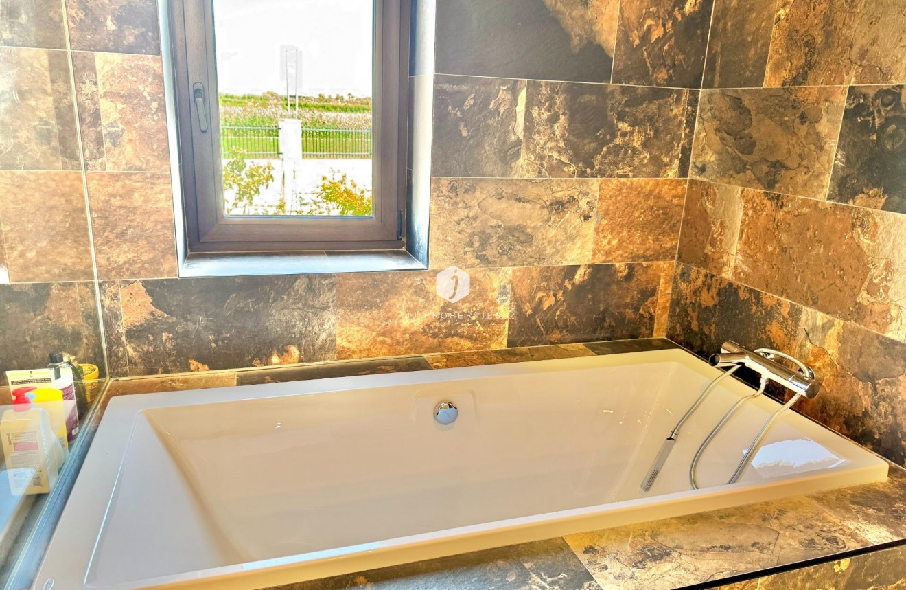 Resale - Villa -
Dolores - Comunidad Valenciana