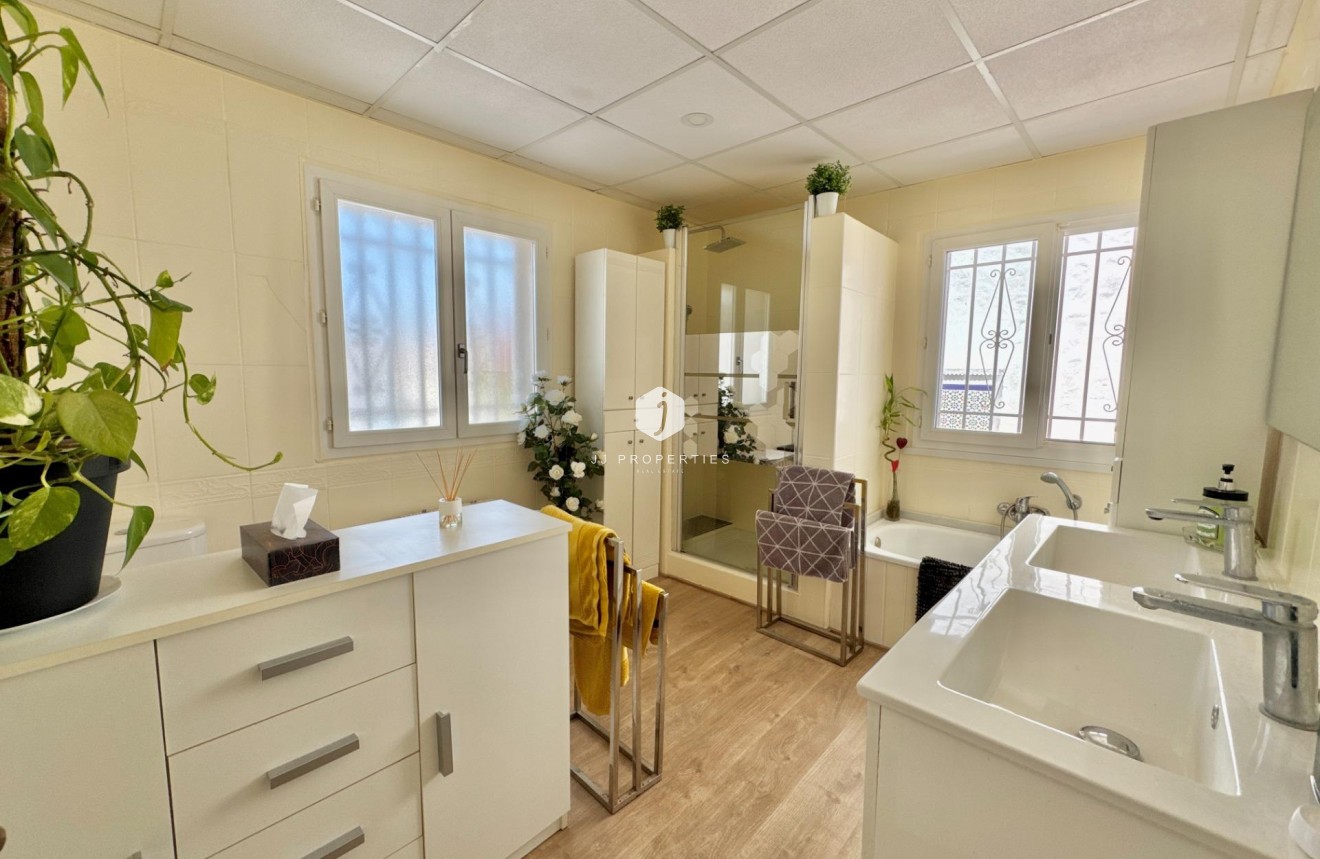 Resale - Villa -
Dolores - Comunidad Valenciana