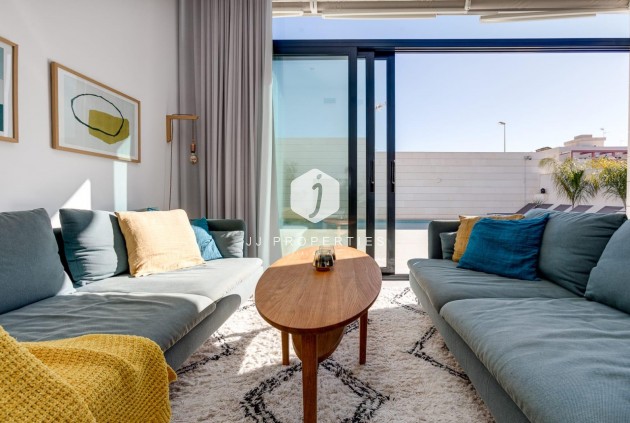 Obra nueva - Villa -
Pilar de la Horadada