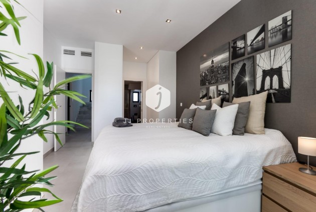 Obra nueva - Villa -
Pilar de la Horadada