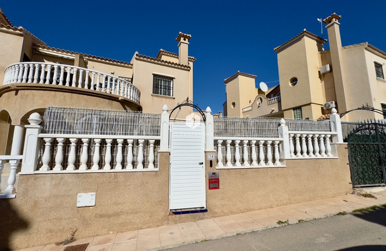 D'occasion - Villa -
Orihuela Costa - Costa Blanca