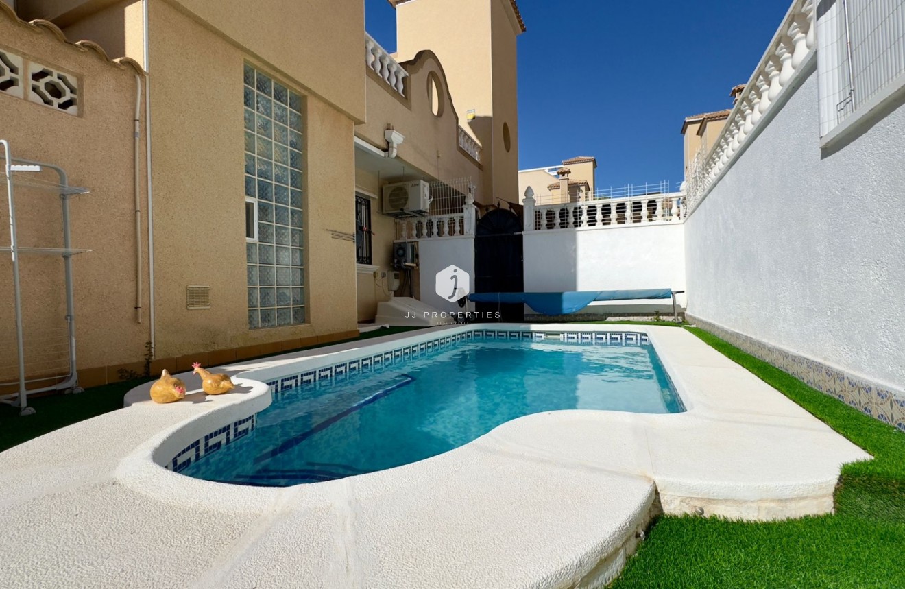 D'occasion - Villa -
Orihuela Costa - Costa Blanca