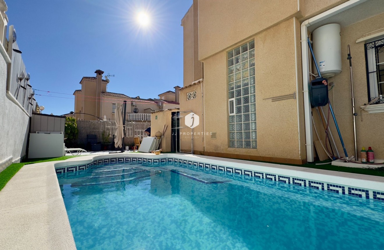 D'occasion - Villa -
Orihuela Costa - Costa Blanca