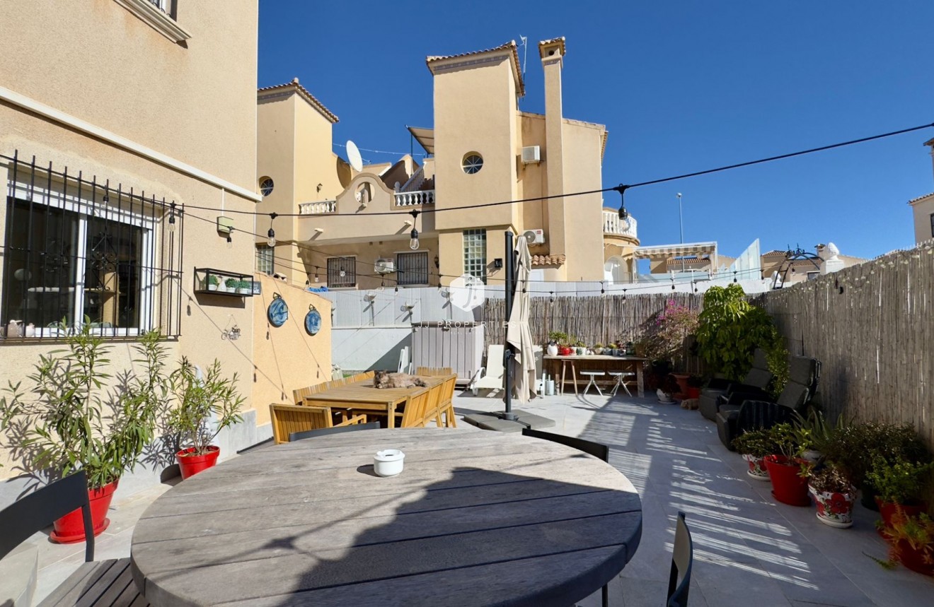 D'occasion - Villa -
Orihuela Costa - Costa Blanca