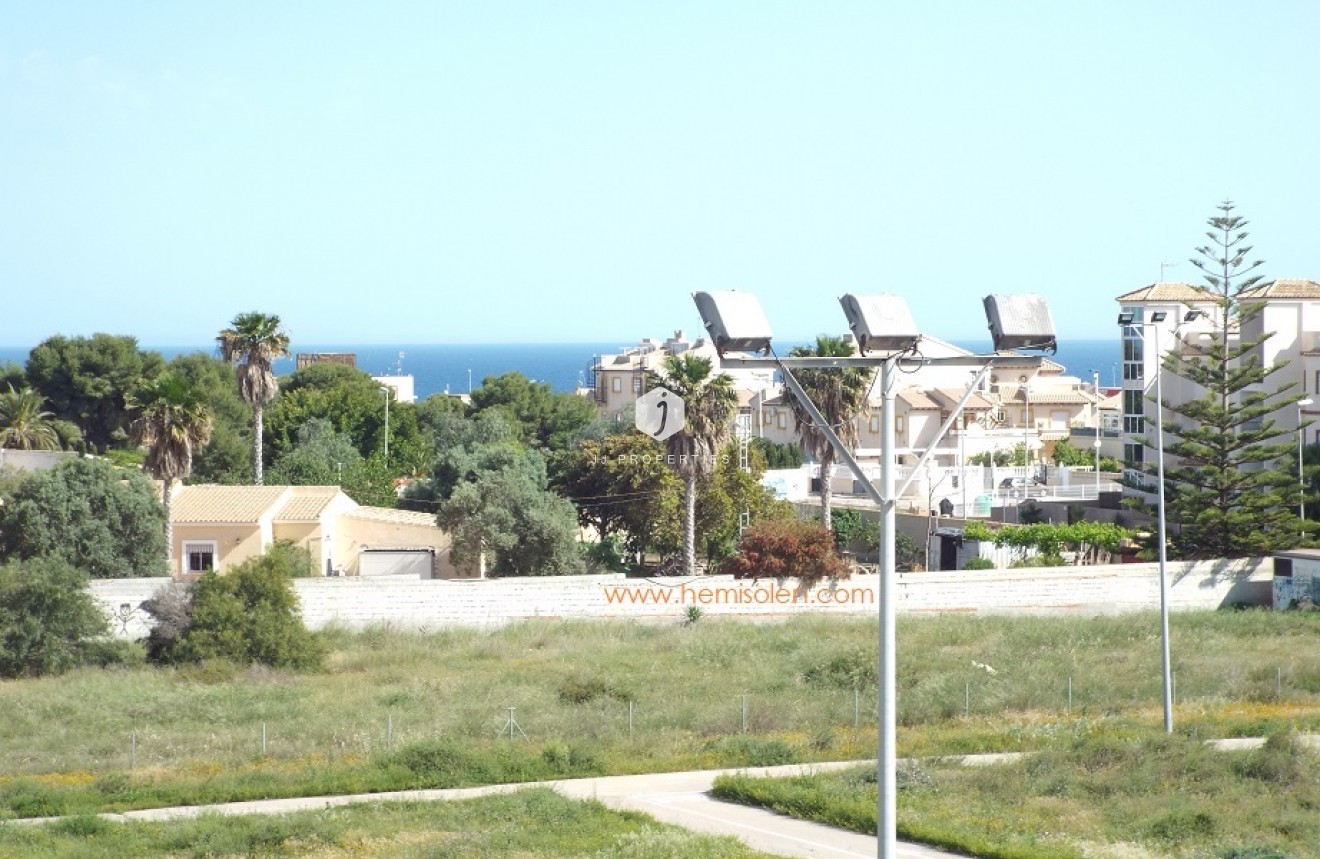 D'occasion - Attique -
Punta Prima - Costa Blanca