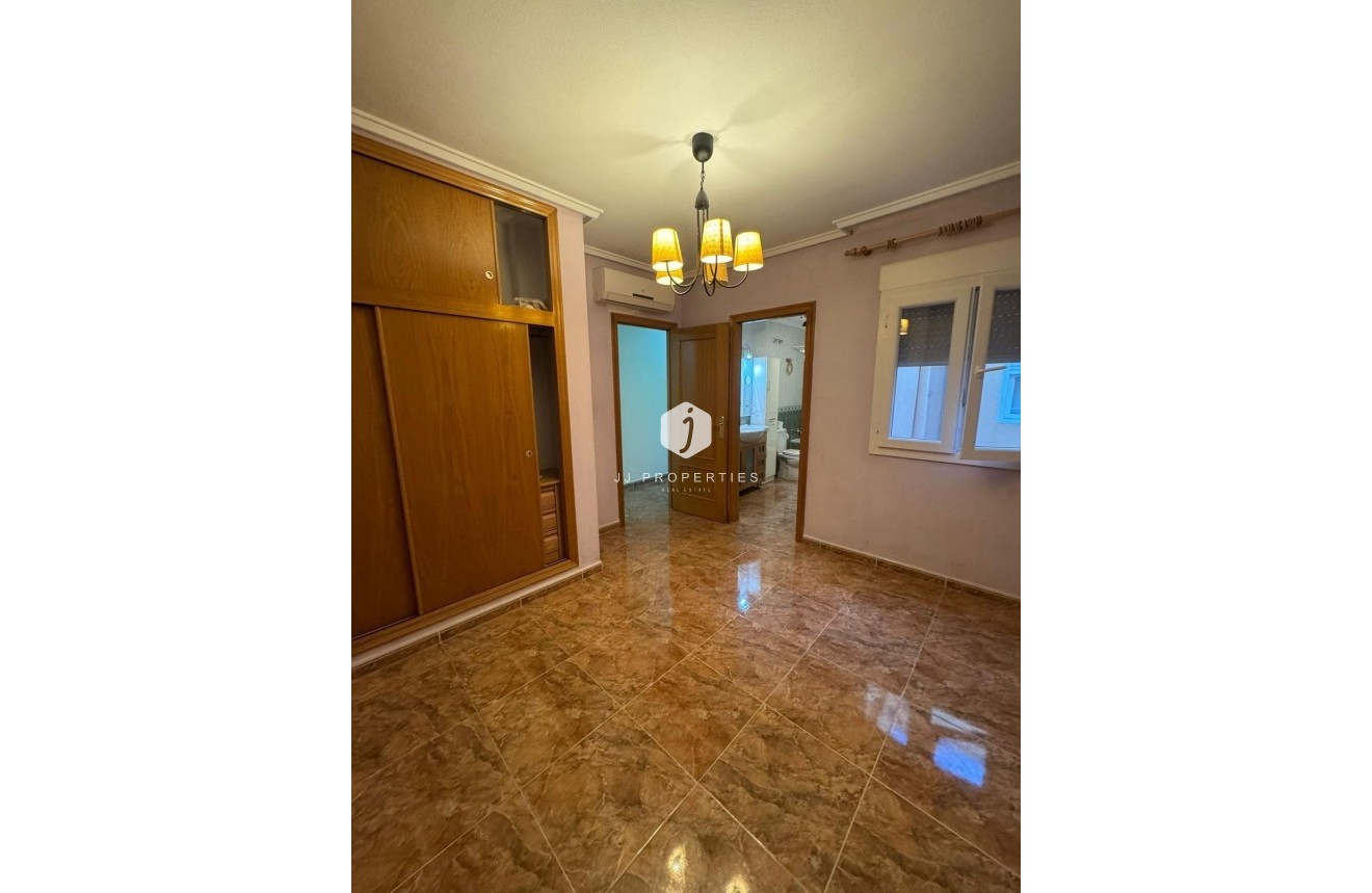 Aus zweiter Hand - Wohnung -
Jacarilla