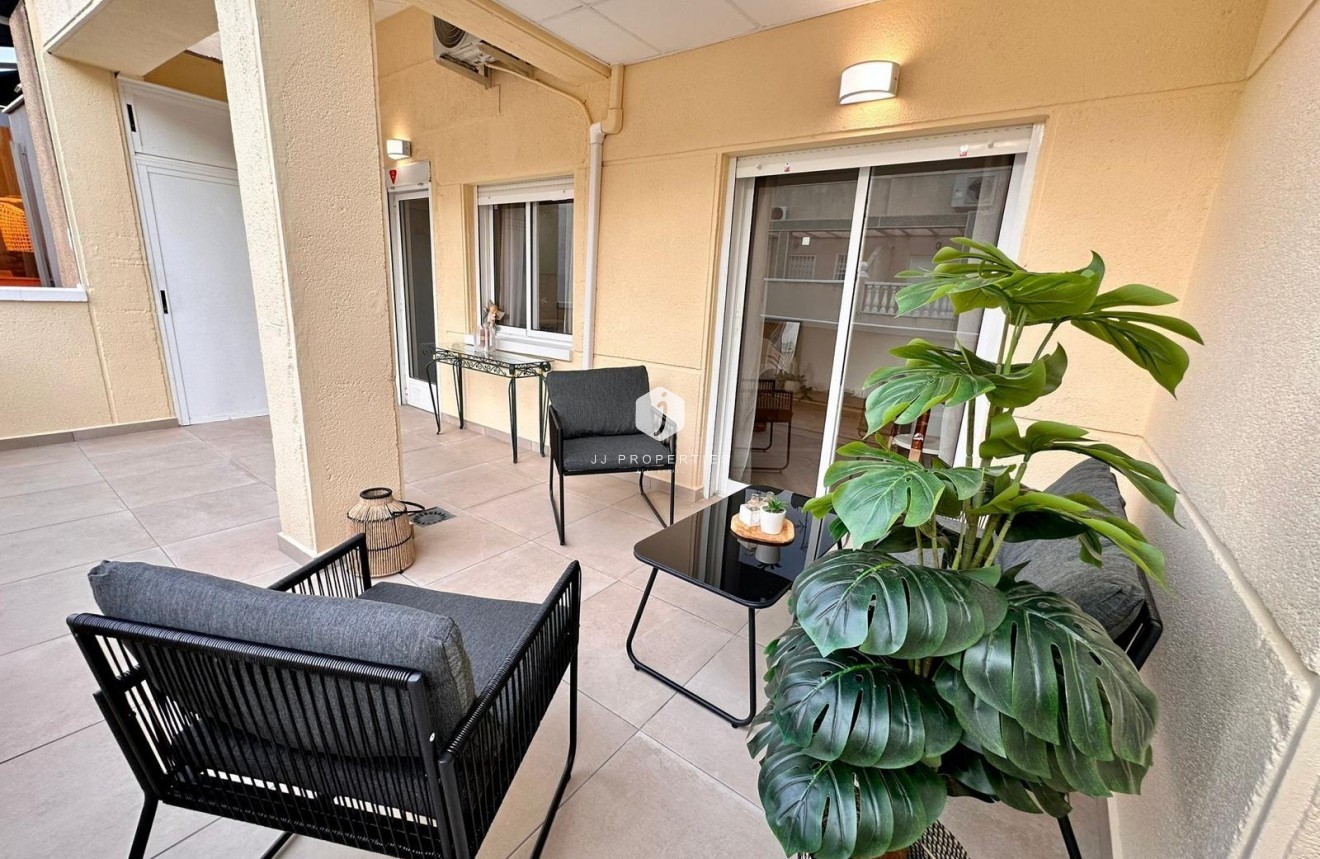 D'occasion - Appartement -
Torrevieja - Playa del Cura