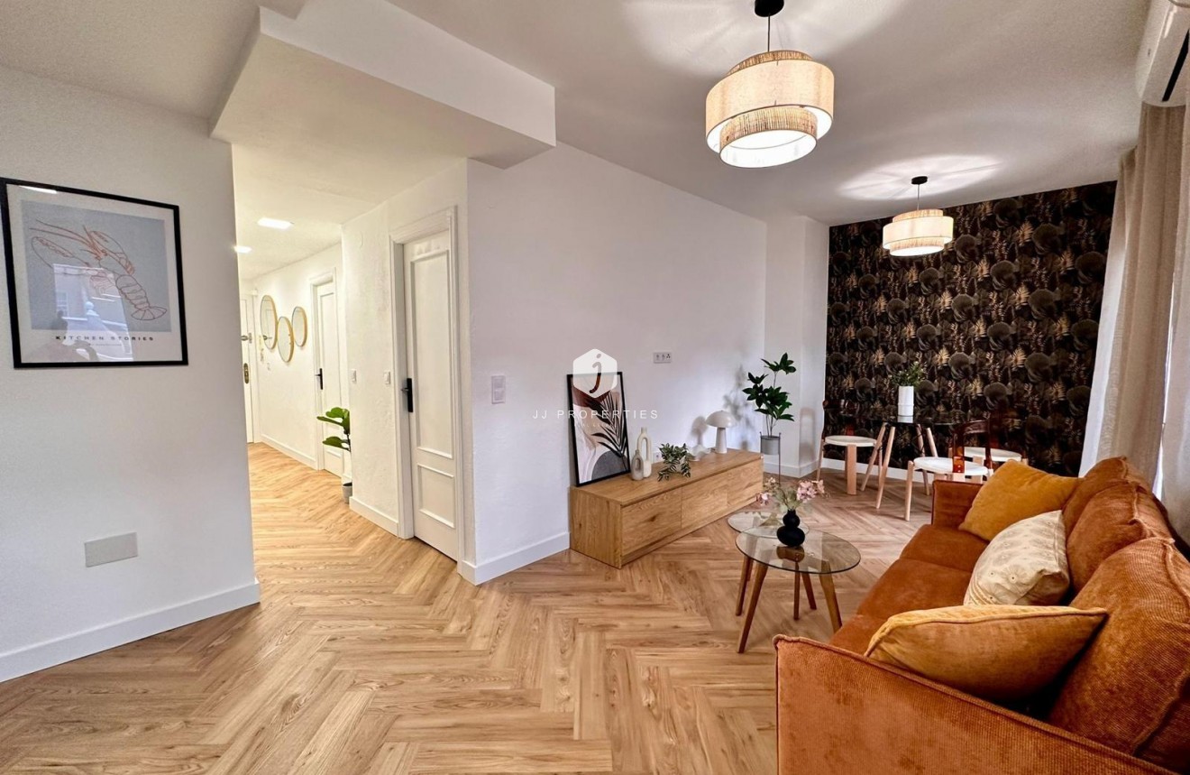 D'occasion - Appartement -
Torrevieja - Playa del Cura