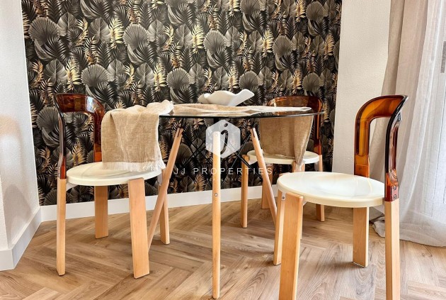 D'occasion - Appartement -
Torrevieja - Playa del Cura